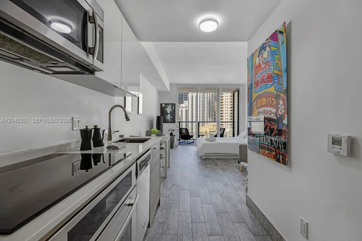1300 Brickell Bay Dr # 2713, Miami, FL 33131
