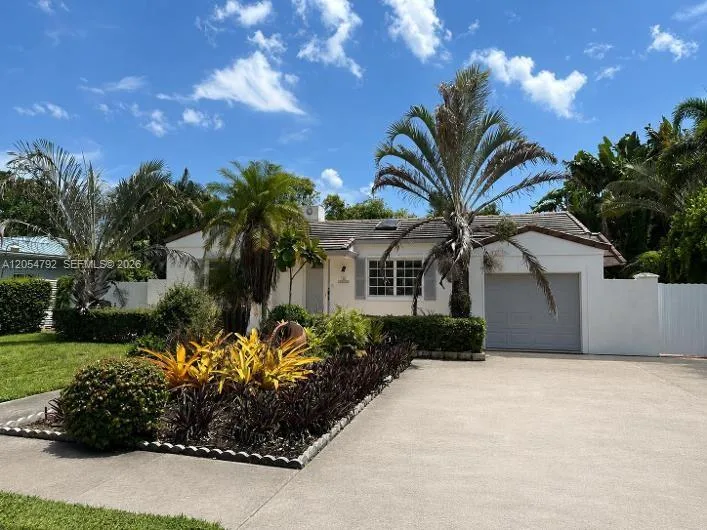 1102 NE 117th St, Biscayne Park, FL 33161