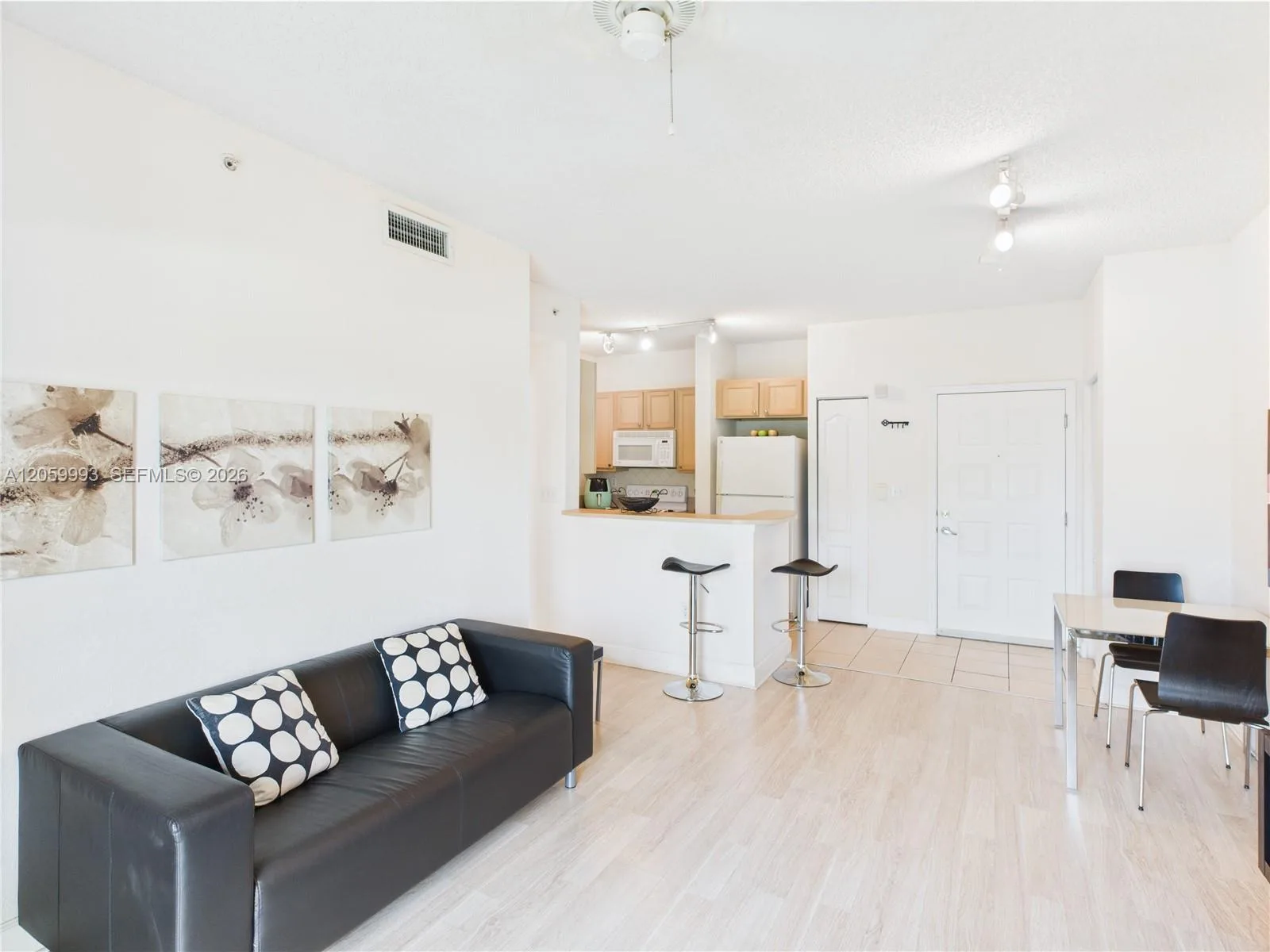6001 SW 70th St # 455, South Miami, FL 33143