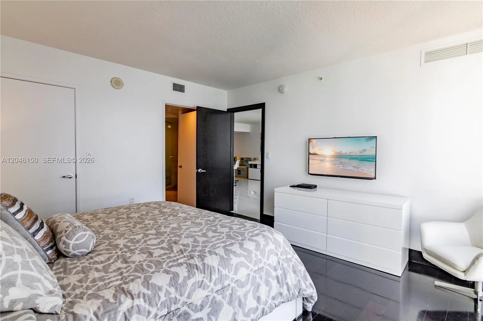 150 Sunny Isles Blvd # 1-1604, Sunny Isles Beach, FL 33160 photo 11