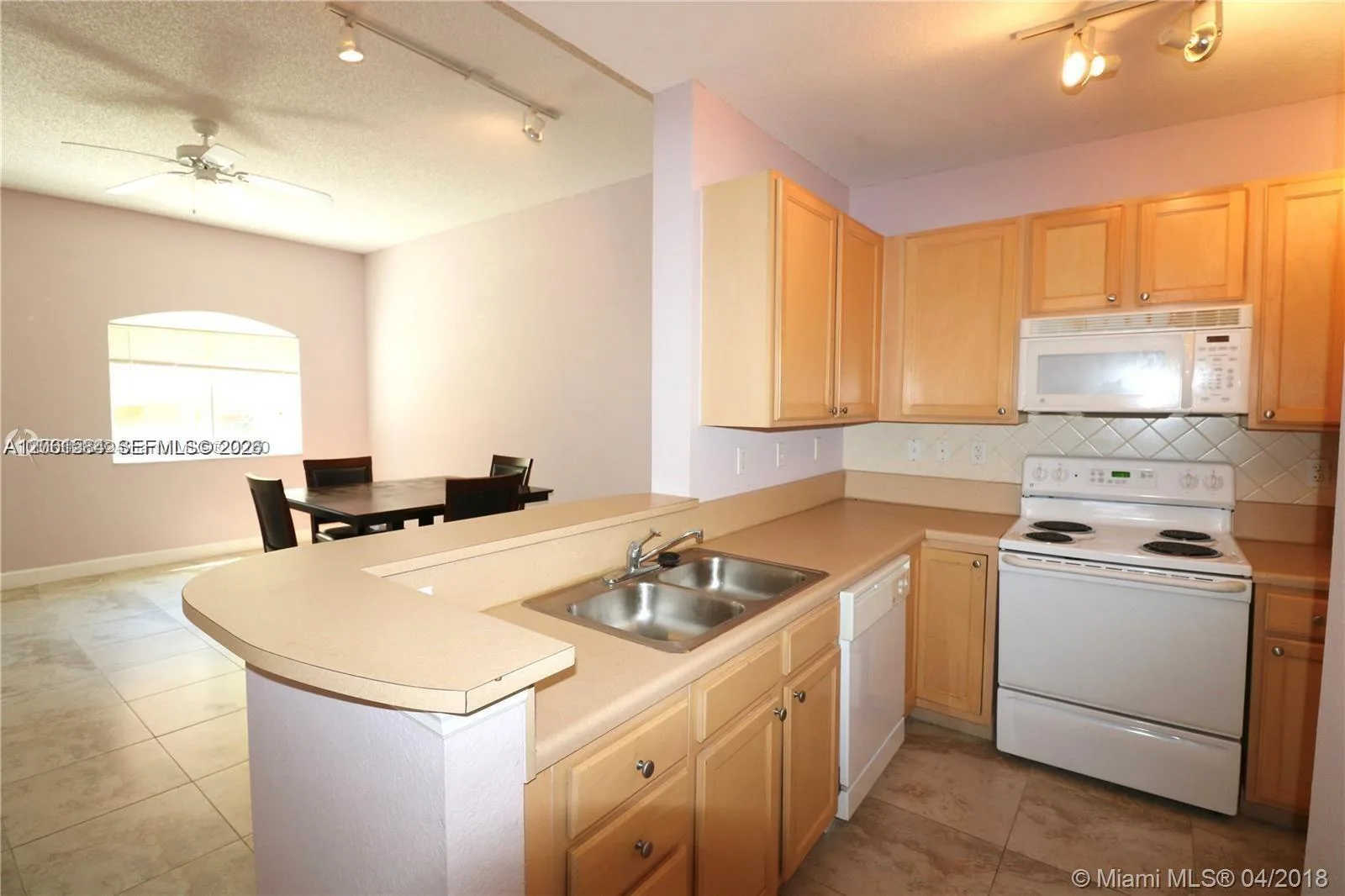 6001 SW 70th St # 117, South Miami, FL 33143