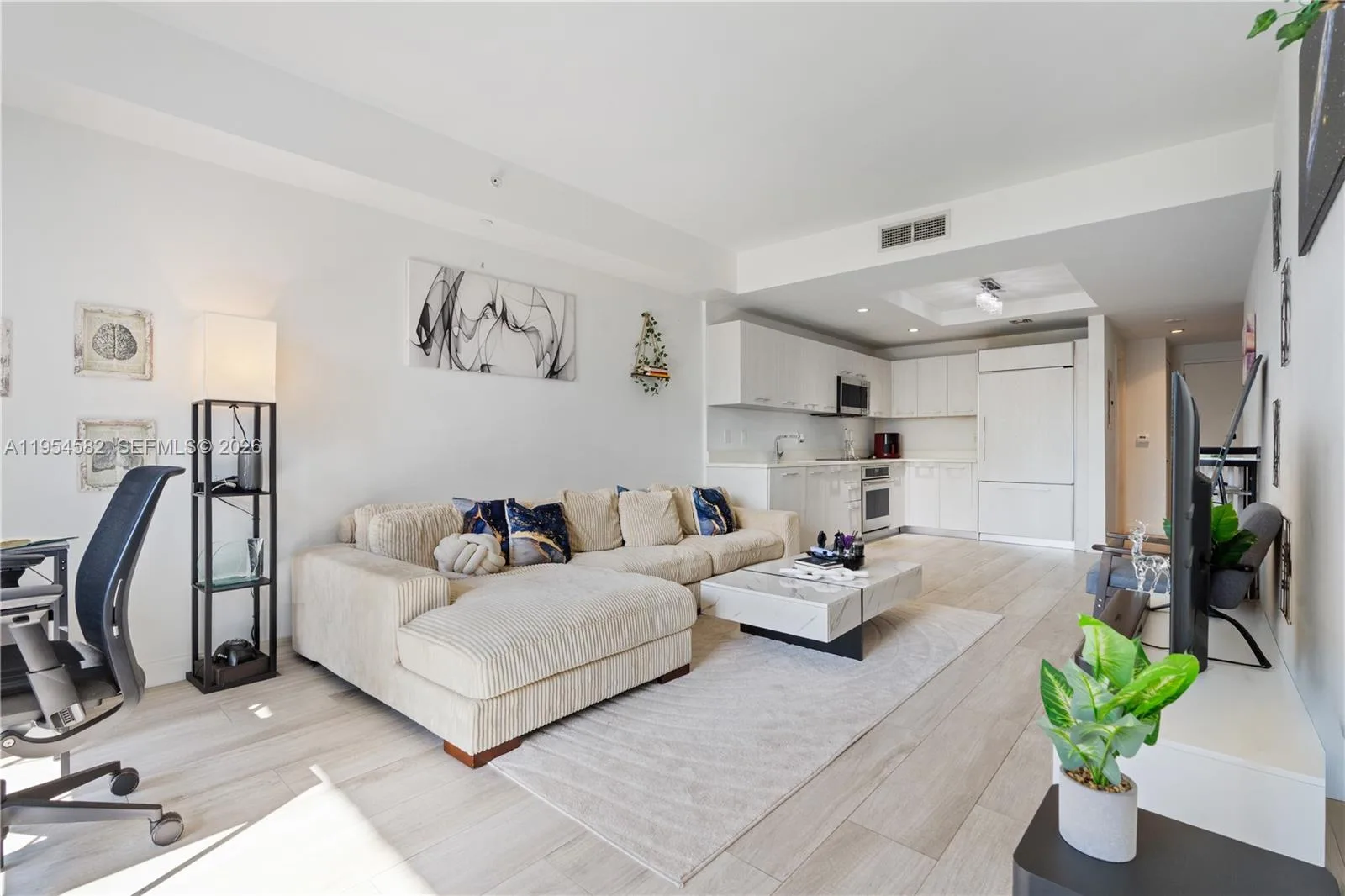 55 SW 9th St # 3005, Miami, FL 33130 photo 5