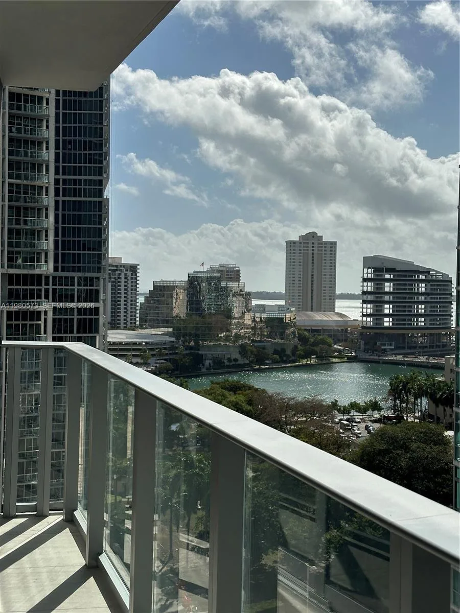 77 SE 5th St # 1514, Miami, FL 33131 photo 2