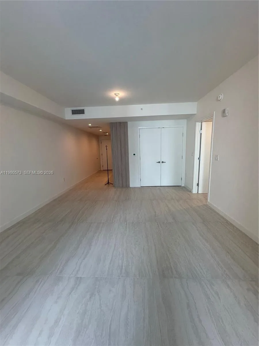 77 SE 5th St # 1514, Miami, FL 33131 photo 6