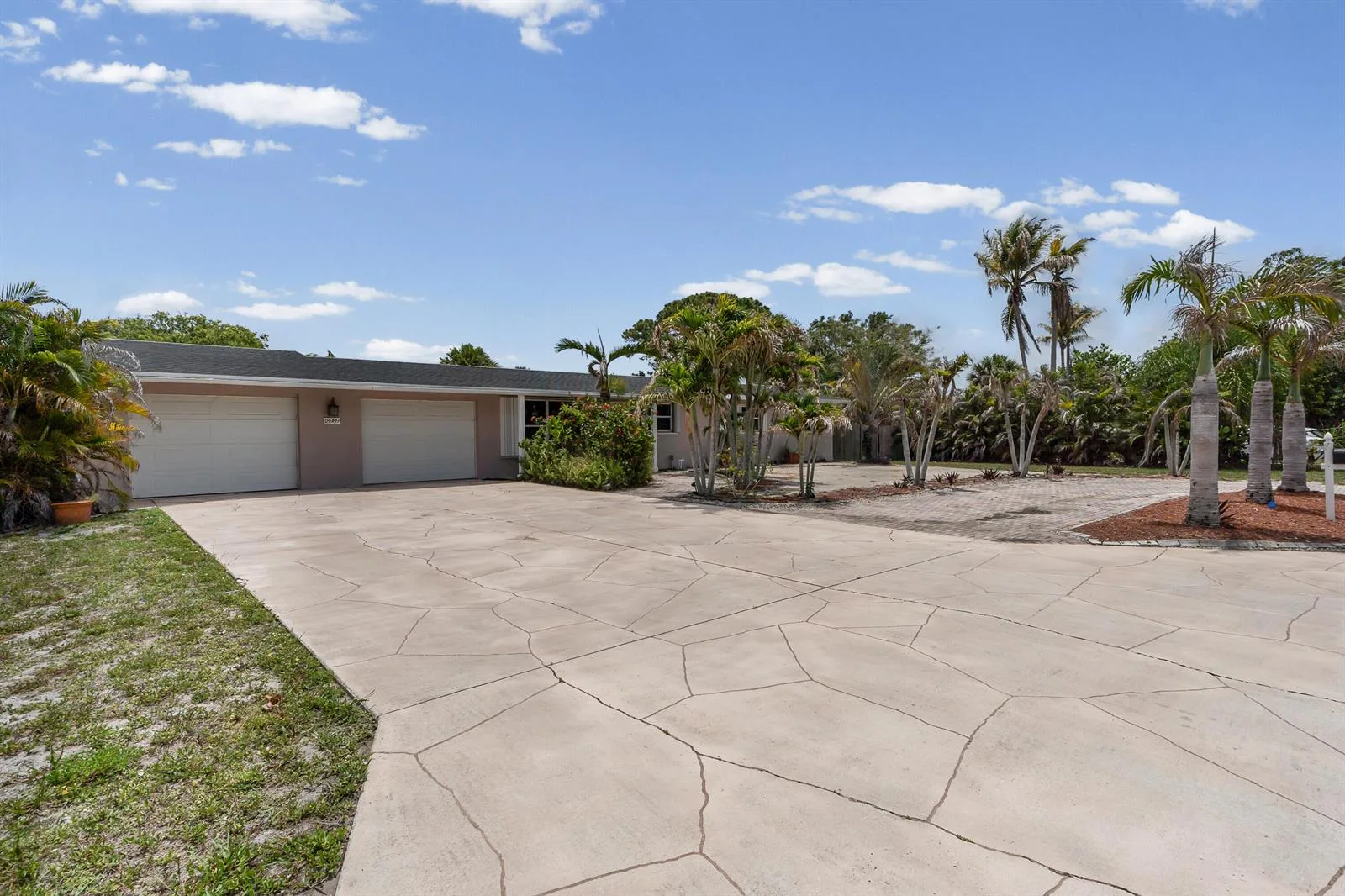 18989 SE Hillcrest Drive, Jupiter, FL 33469
