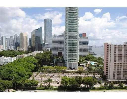 Brickell Place photo 13