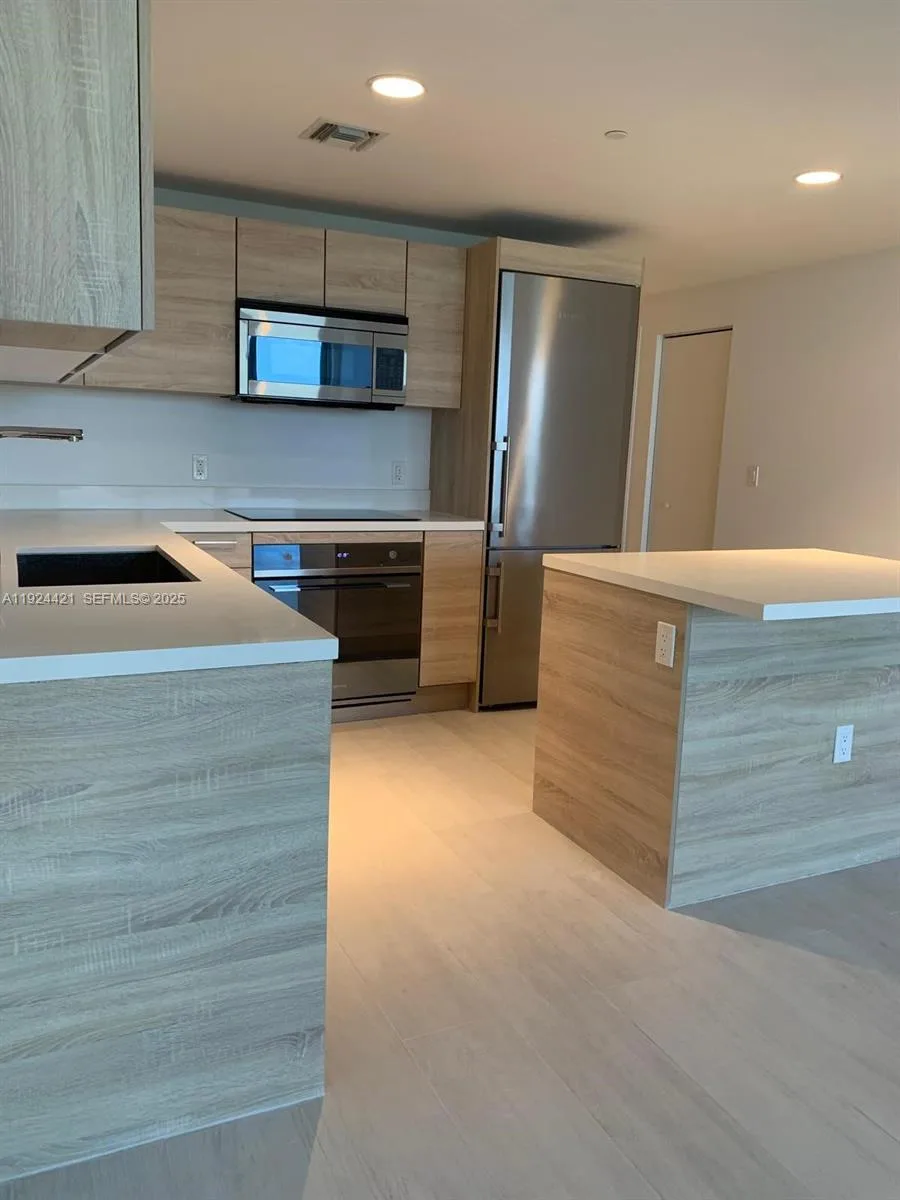 16385 Biscayne Blvd # 2302, North Miami Beach, FL 33160 photo 10