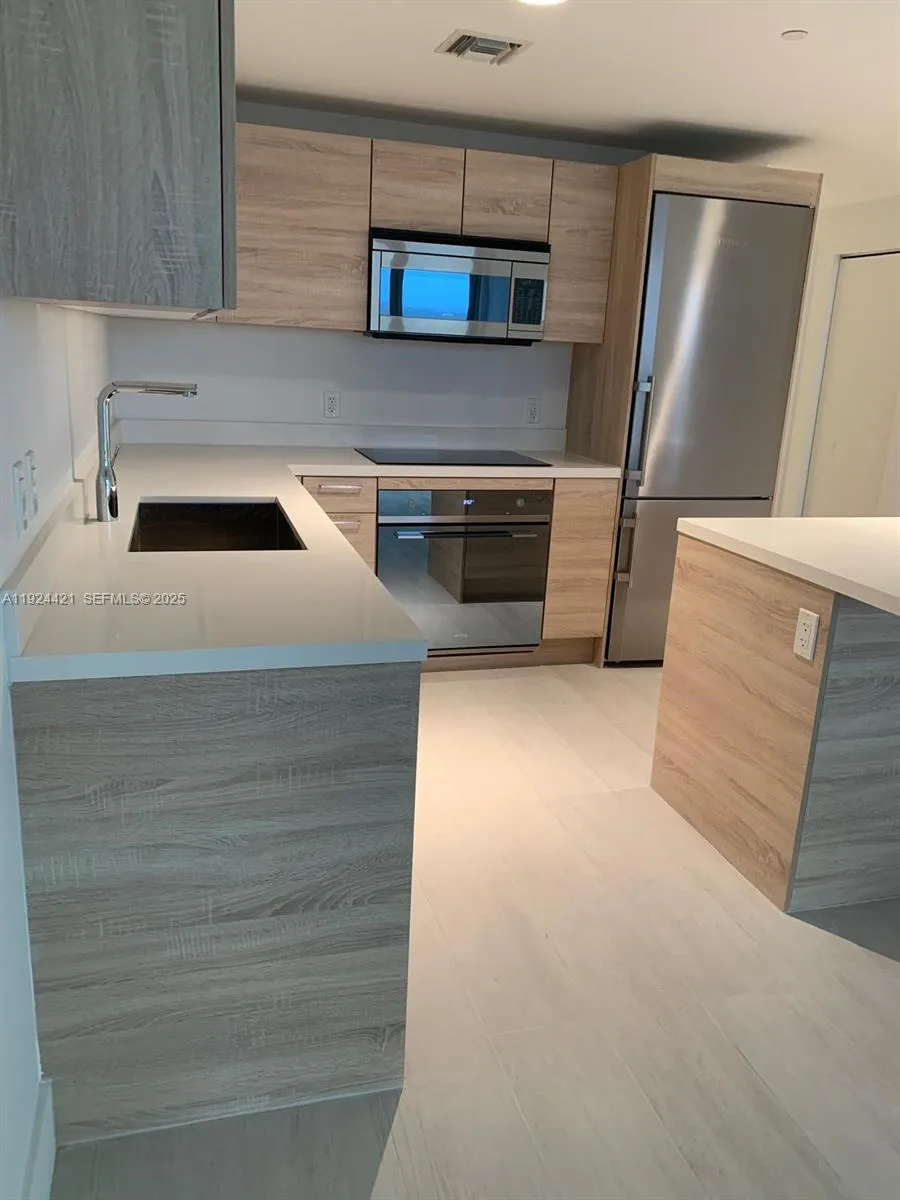 16385 Biscayne Blvd # 2302, North Miami Beach, FL 33160 photo 11