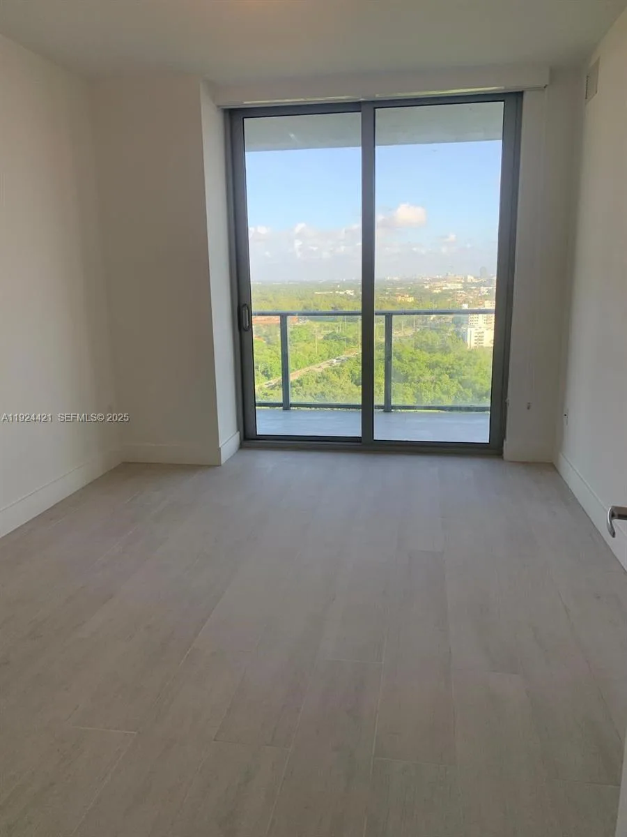 16385 Biscayne Blvd # 2302, North Miami Beach, FL 33160 photo 2