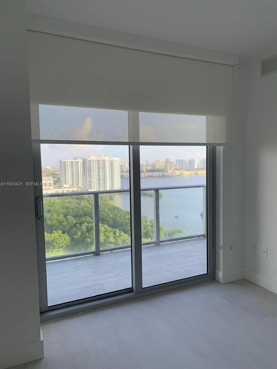 16385 Biscayne Blvd # 2302, North Miami Beach, FL 33160 photo 3