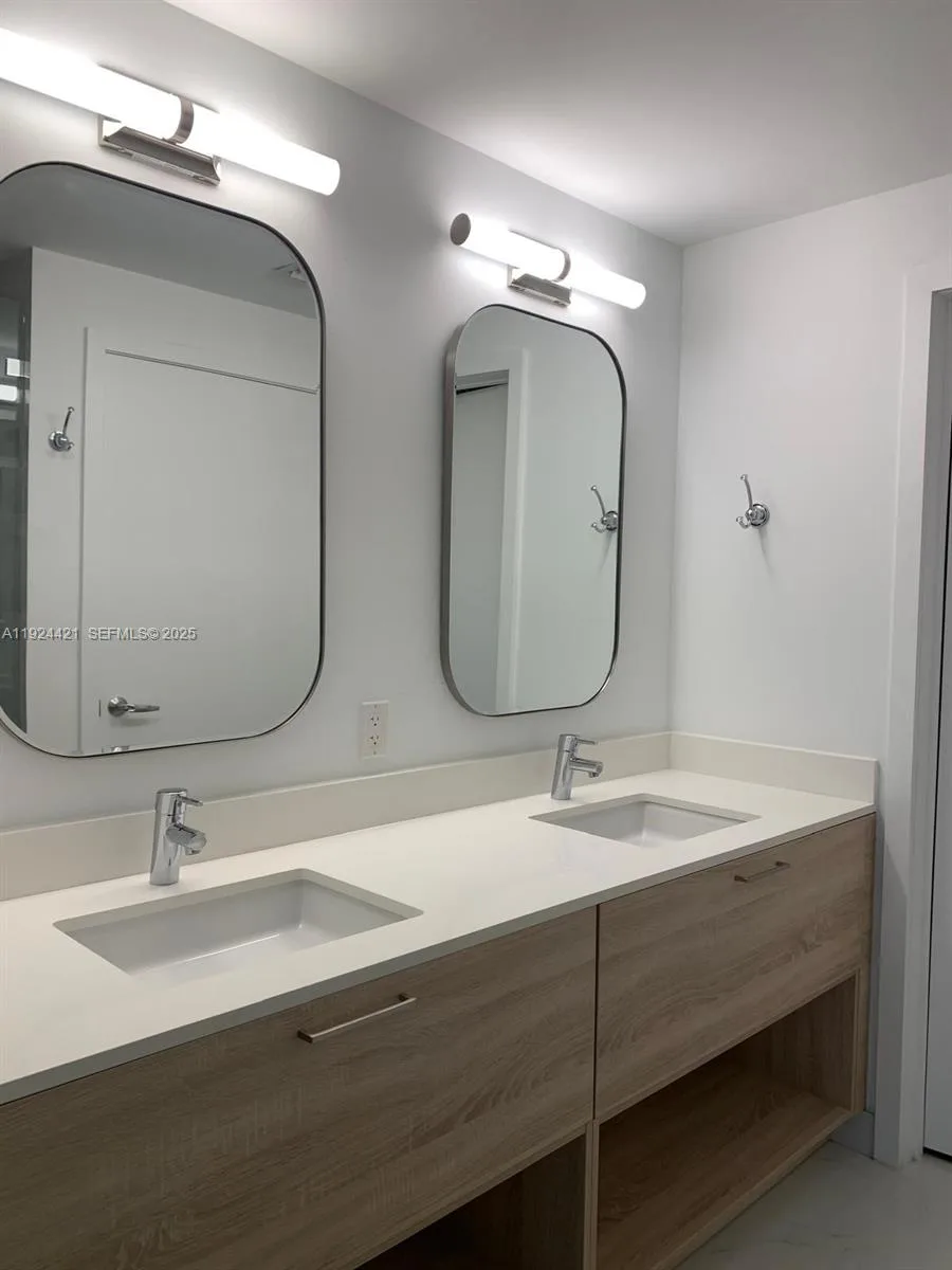 16385 Biscayne Blvd # 2302, North Miami Beach, FL 33160 photo 4