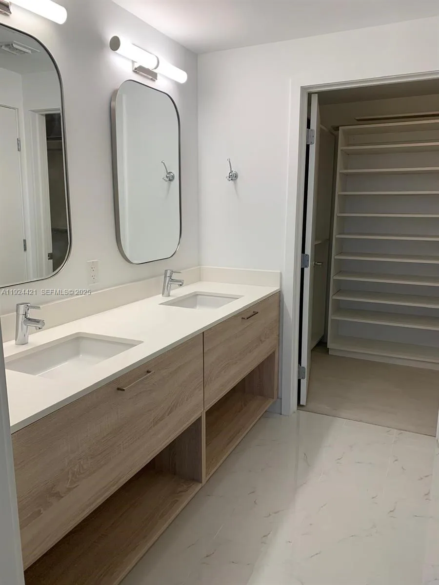 16385 Biscayne Blvd # 2302, North Miami Beach, FL 33160 photo 5