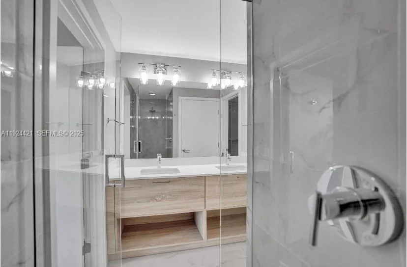 16385 Biscayne Blvd # 2302, North Miami Beach, FL 33160 photo 7