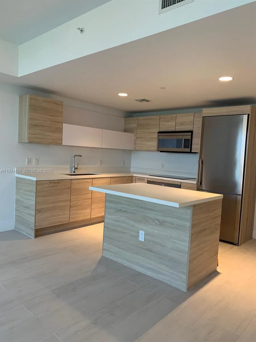 16385 Biscayne Blvd # 2302, North Miami Beach, FL 33160 photo 9