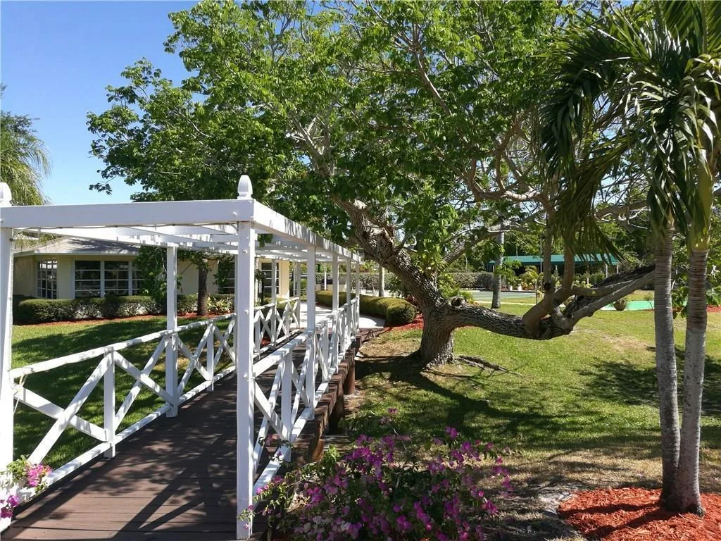 2950 SE OCEAN Boulevard # 136-6, Stuart, FL 34996