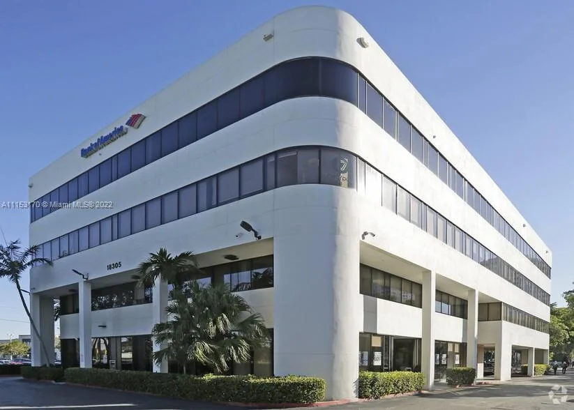 18305 Biscayne Blvd, Aventura, FL 33160