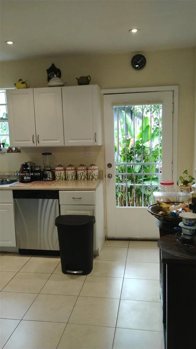 7312 NW 17th Ct, Miami, FL 33147 photo 4