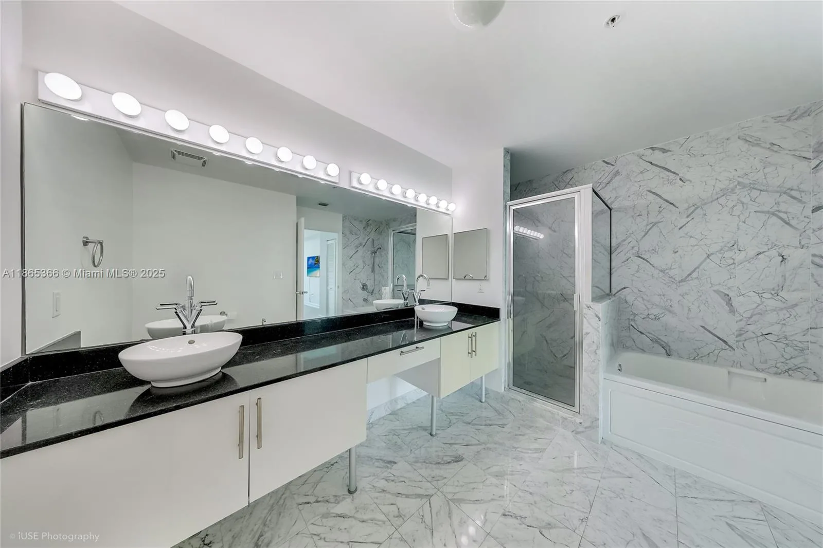 31 SE 5th St # 3421, Miami, FL 33131 photo 13