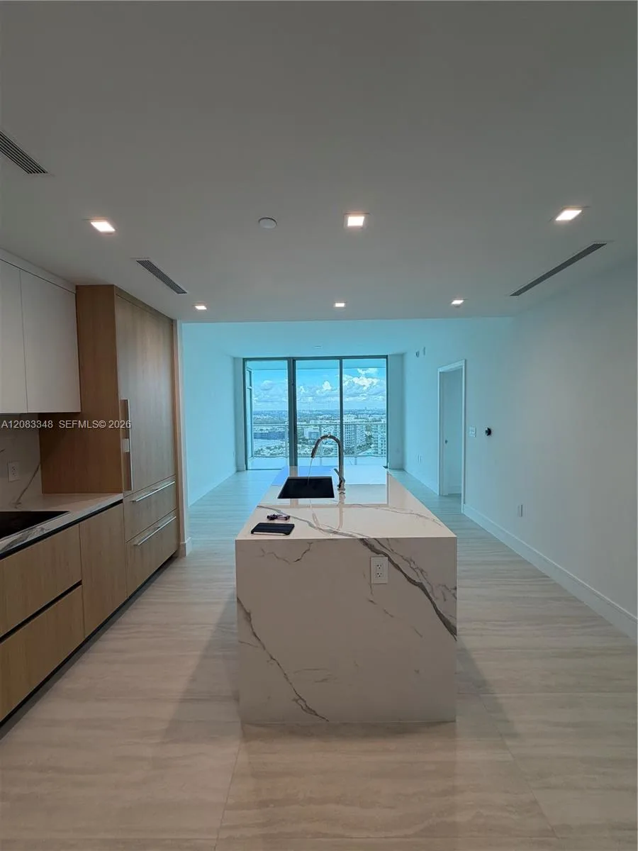 2411 Laguna Cir # 2307, North Miami, FL 33181