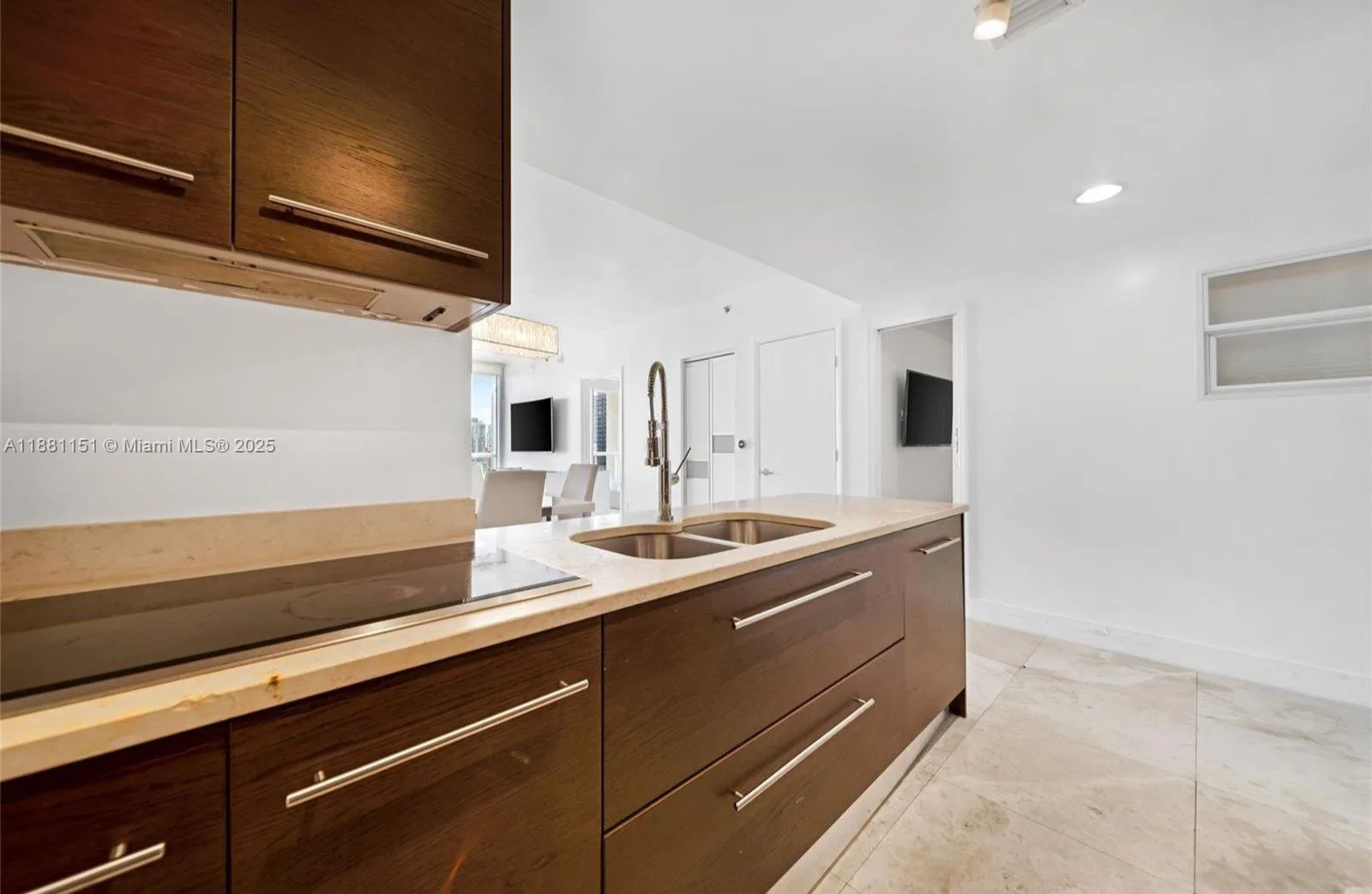 485 Brickell Ave # 2209, Miami, FL 33131 photo 10