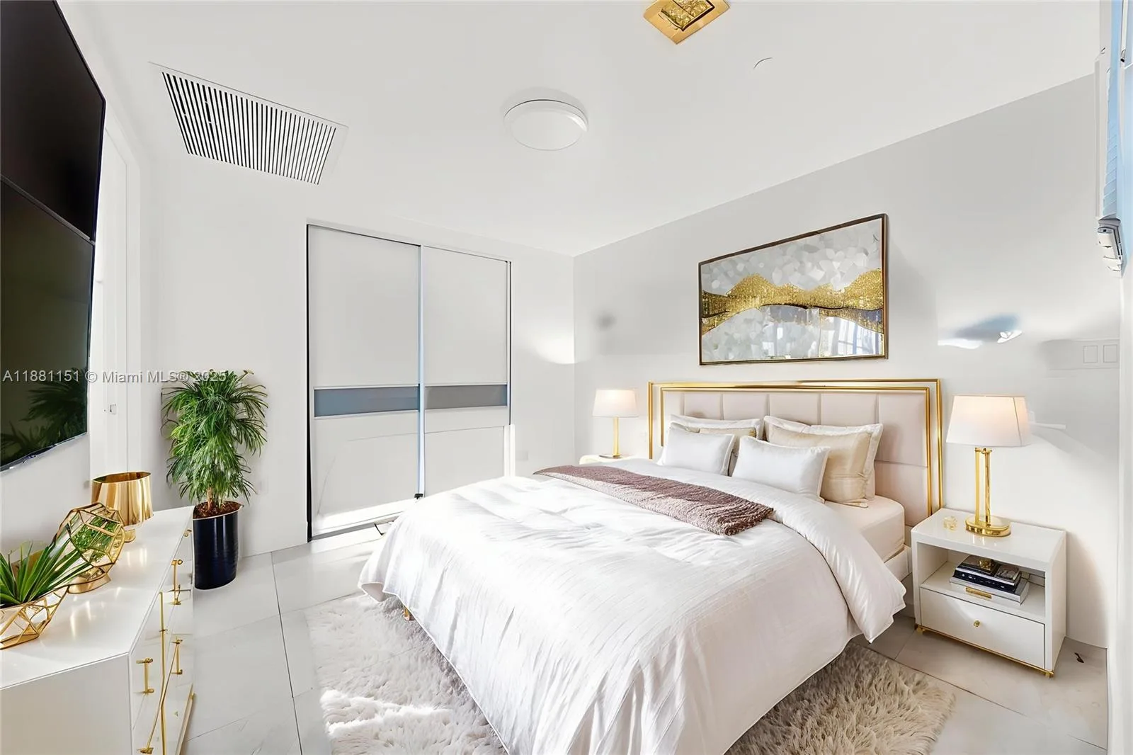 485 Brickell Ave # 2209, Miami, FL 33131 photo 4