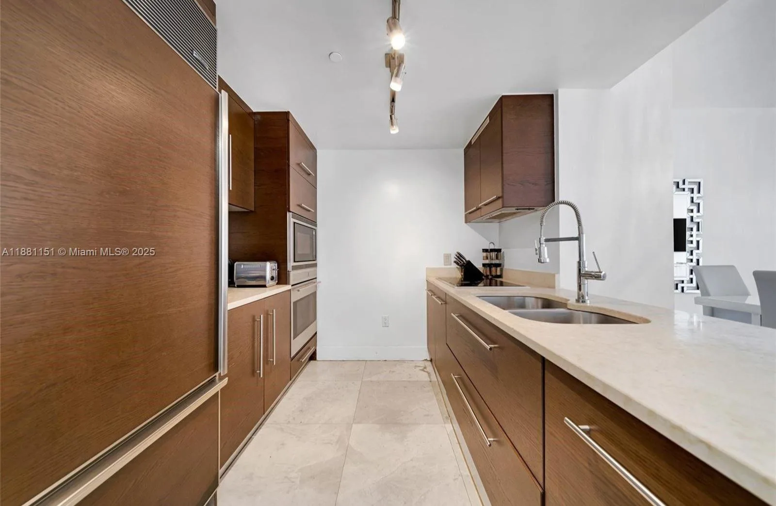 485 Brickell Ave # 2209, Miami, FL 33131 photo 8