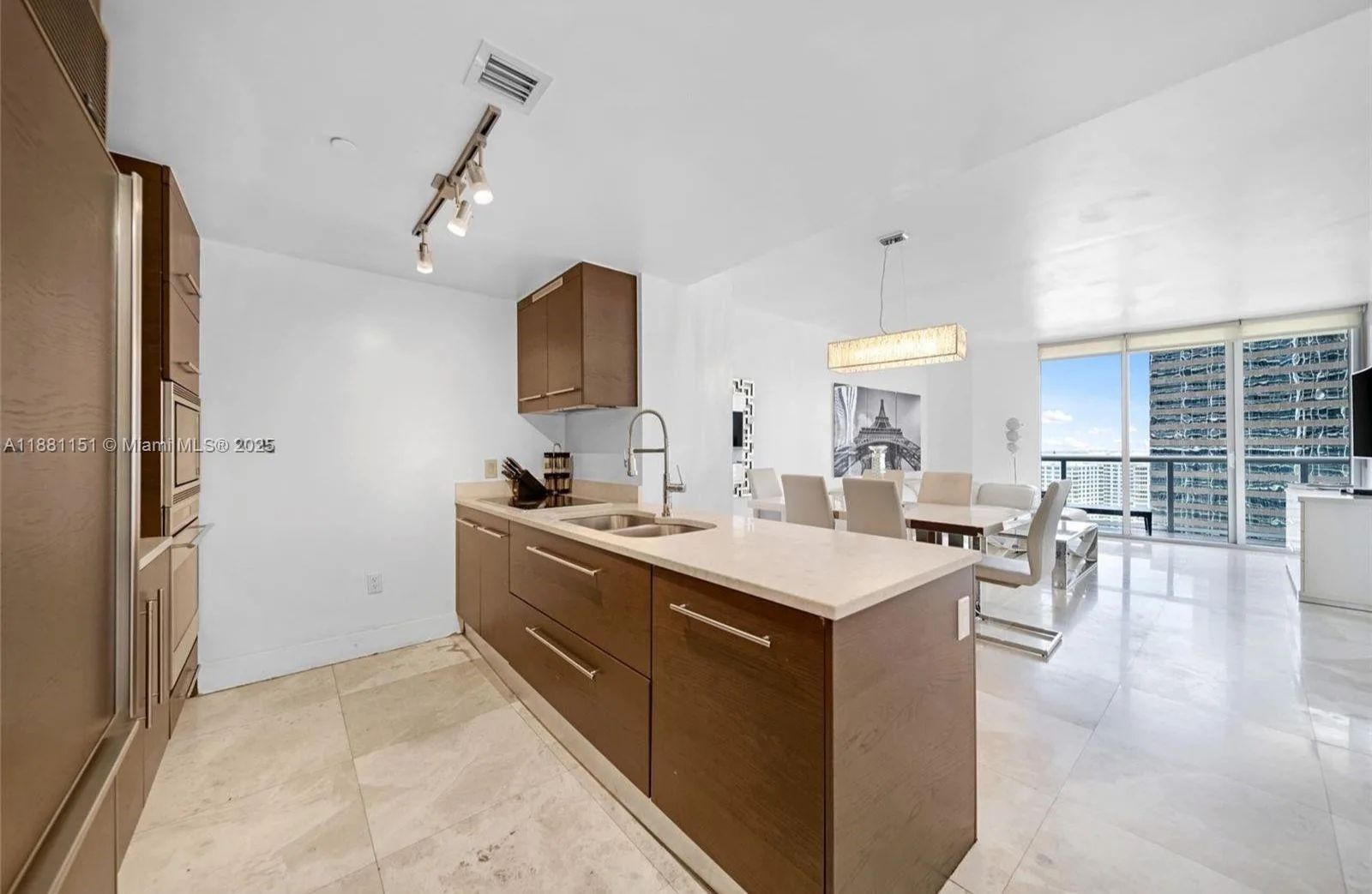 485 Brickell Ave # 2209, Miami, FL 33131 photo 9
