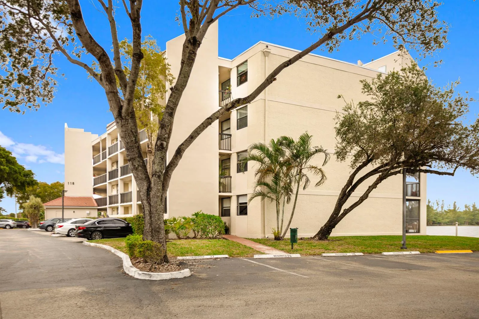 118 Lake Emerald Drive # 110, Oakland Park, FL 33309