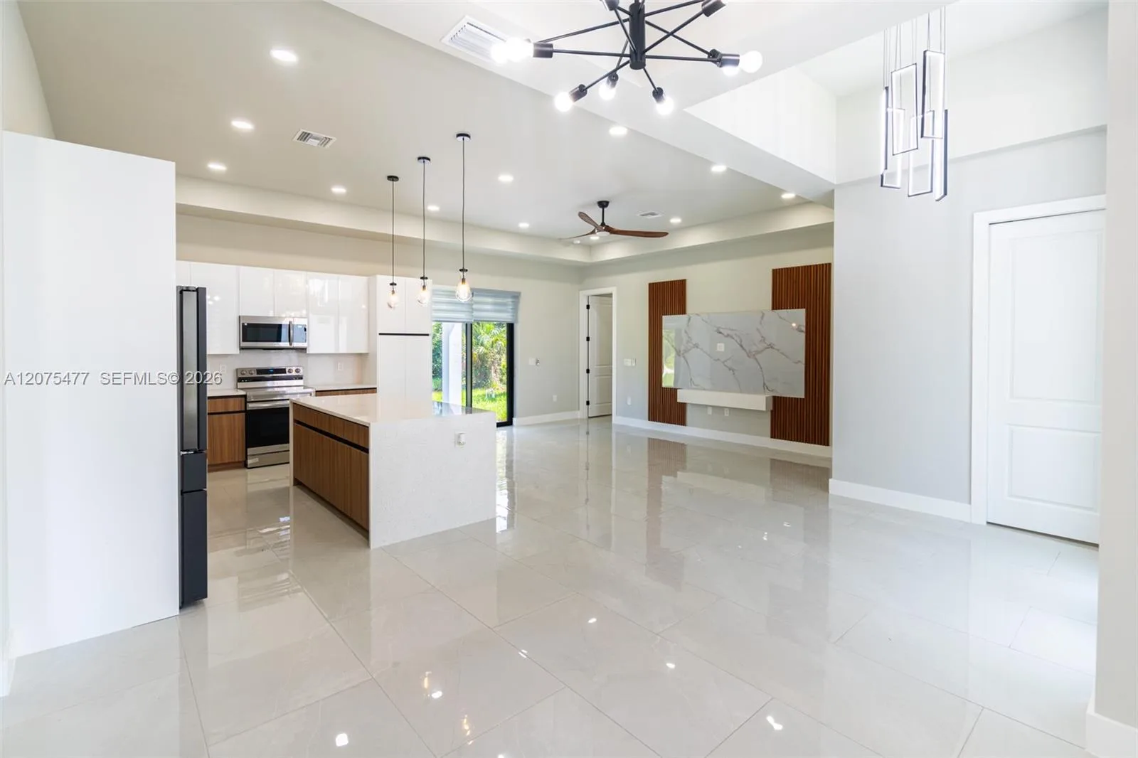 1015 E BAGGET ST, Lehigh Acres, FL 33974 photo 10
