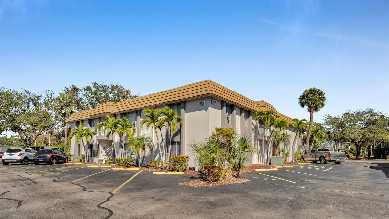 1830 Maravilla Ave. # 105, Fort Myers, FL 33901 photo 2