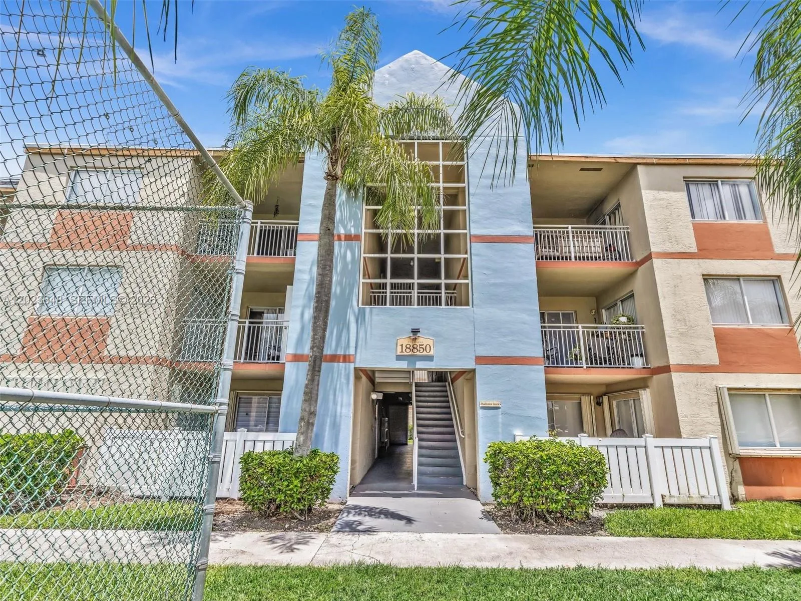 18850 NW 57th Ave # 208, Hialeah, FL 33015