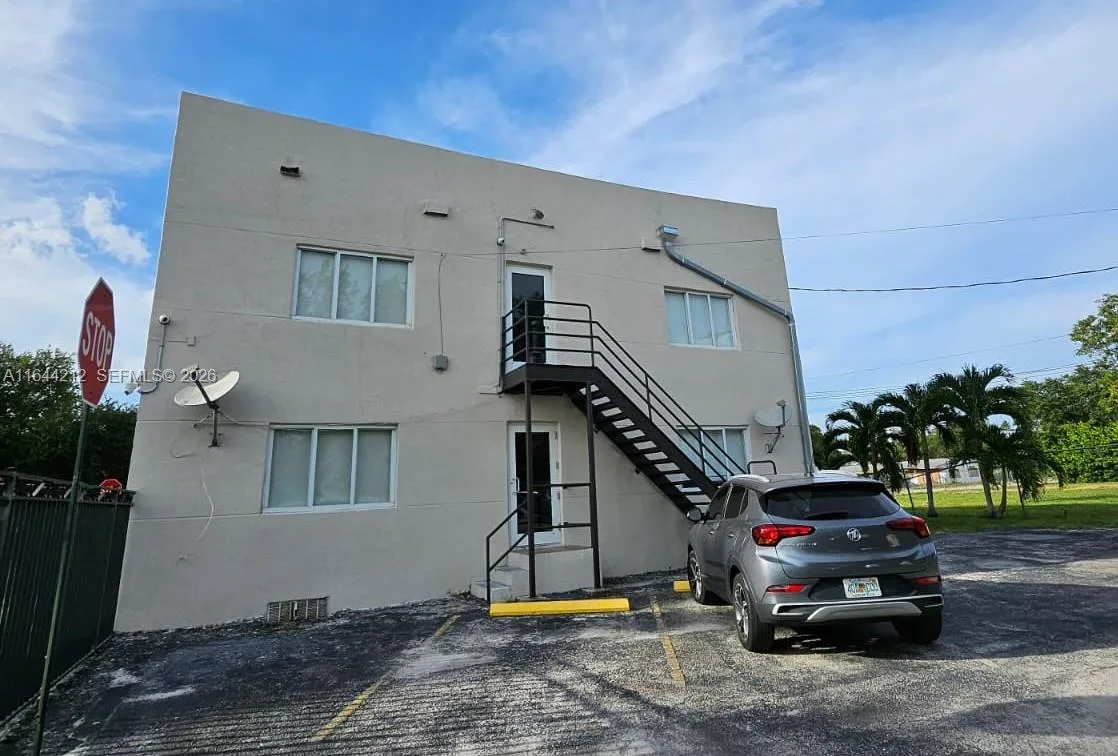 2500 NE 192nd St, Miami, FL 33180 photo 4