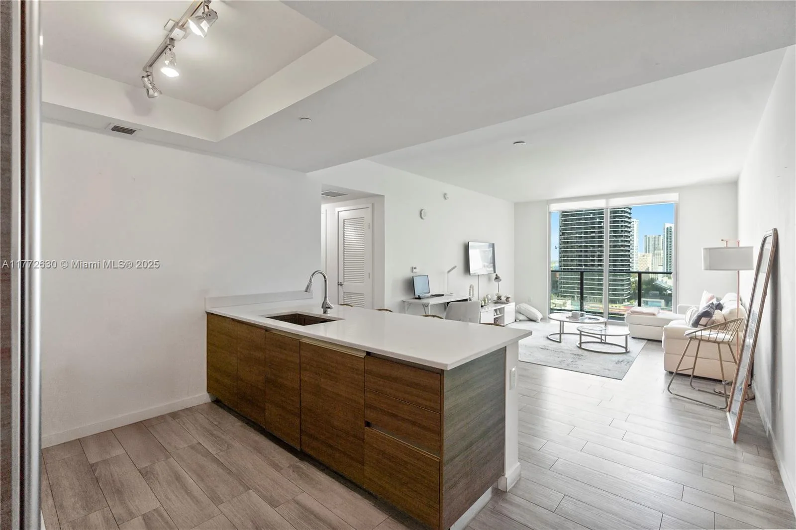 1100 S Miami Ave # 2007, Miami, FL 33130 photo 4