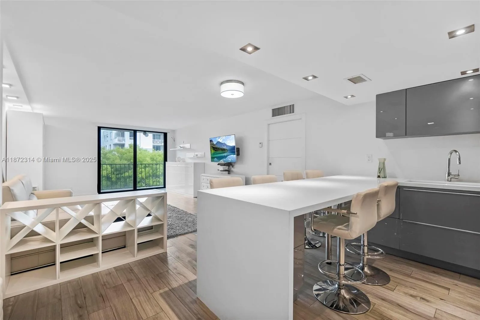 2625 Collins Ave # 318, Miami Beach, FL 33140 photo 10