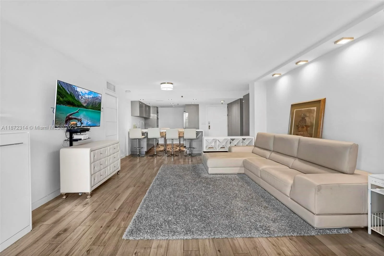 2625 Collins Ave # 318, Miami Beach, FL 33140 photo 3