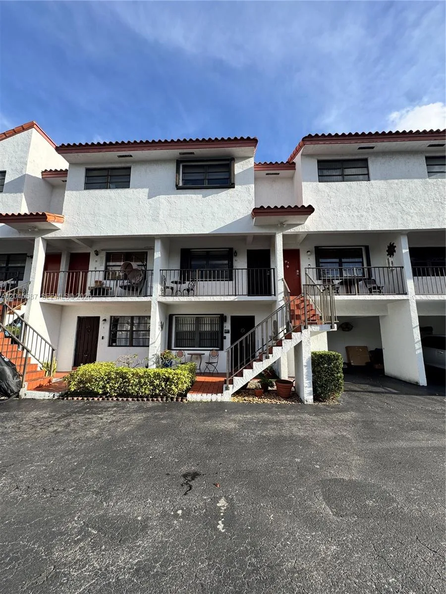 421 Swallow Dr # 10, Miami Springs, FL 33166