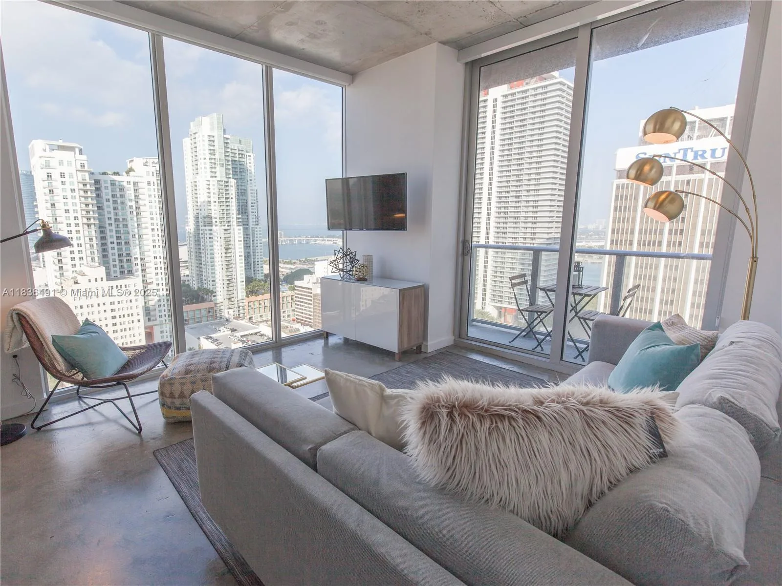 151 SE 1st St # 2802, Miami, FL 33131 photo 2
