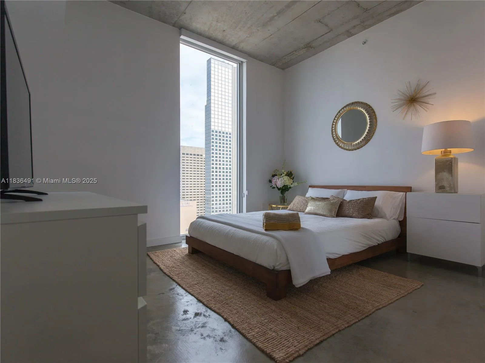 151 SE 1st St # 2802, Miami, FL 33131 photo 3