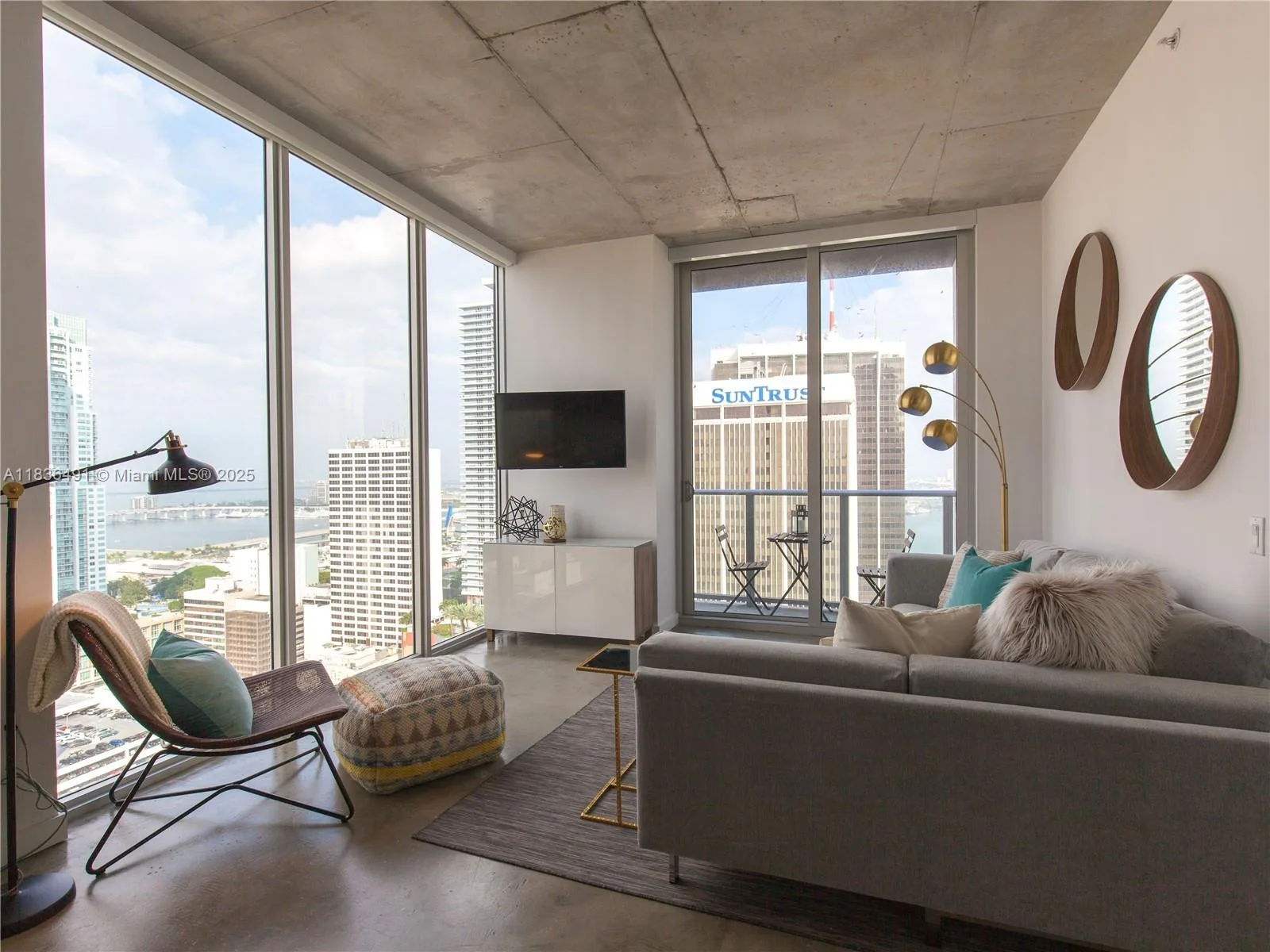 151 SE 1st St # 2802, Miami, FL 33131 photo 6