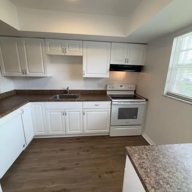 1900 S Kanner Hwy Highway # Apt 10 - 102, Stuart, FL 34994