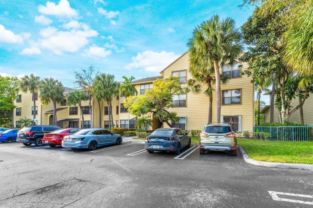 2305 N Congress Avenue # 18, Boynton Beach, FL 33426