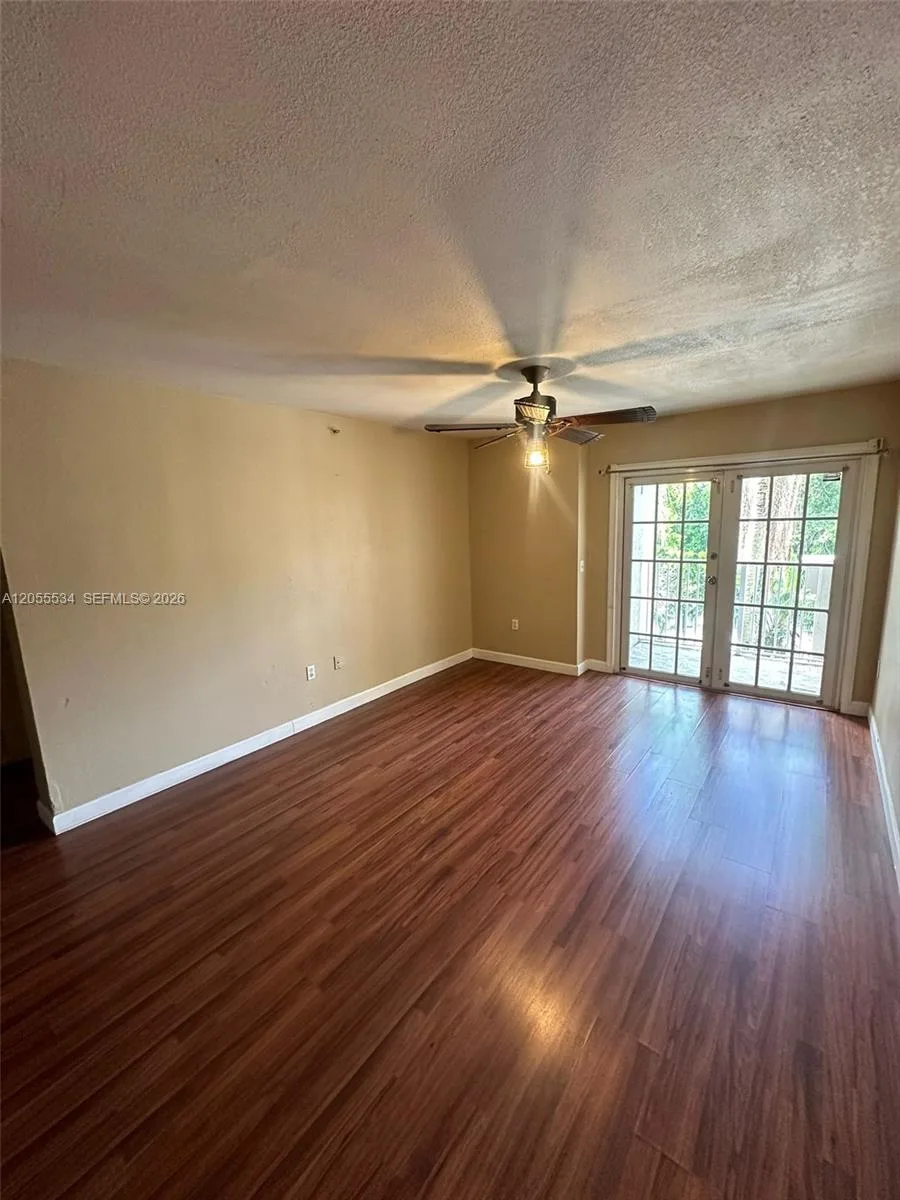 5035 Wiles Rd # 203, Coconut Creek, FL 33073