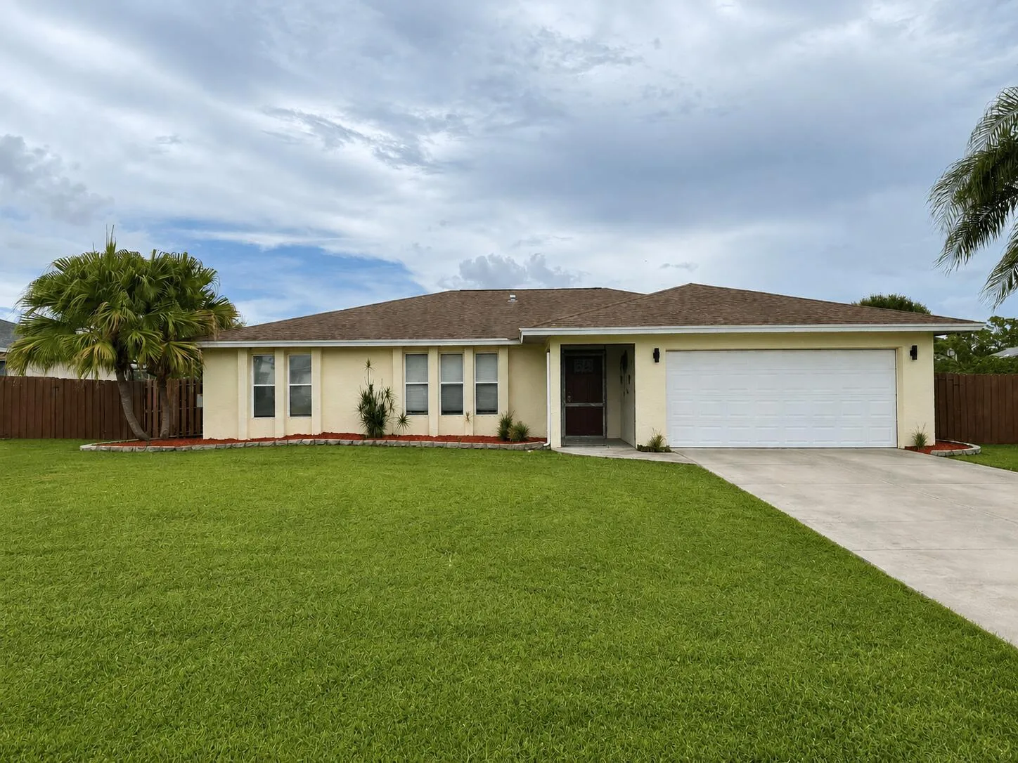 991 SE Brookedge Avenue, Port St. Lucie, FL 34983