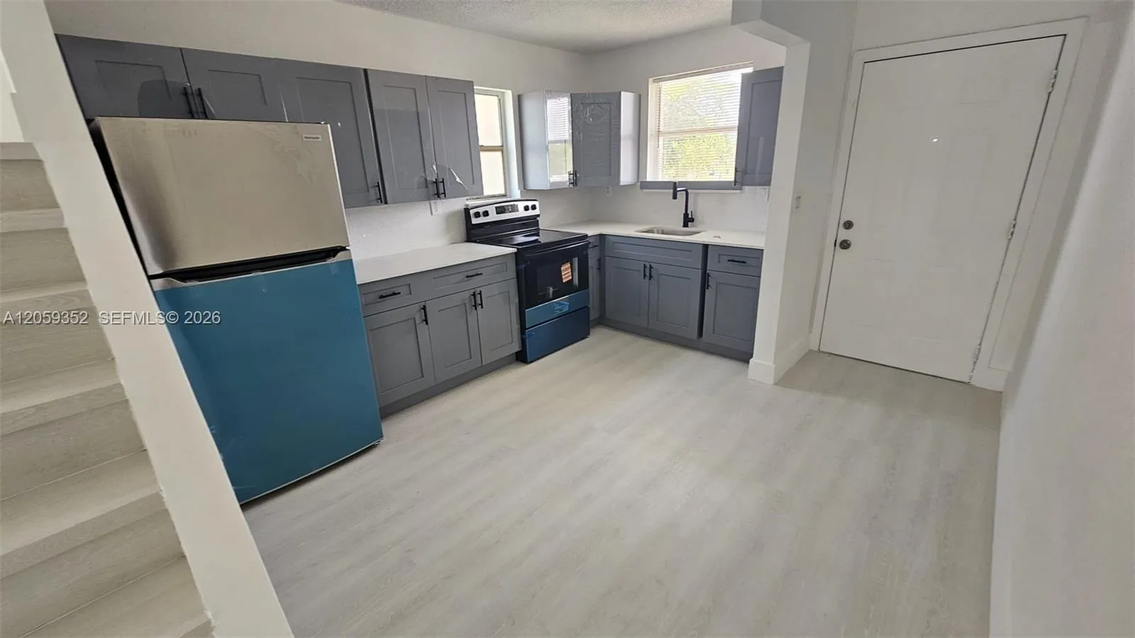 1000 W 28 St # 17, Hialeah, FL 33010