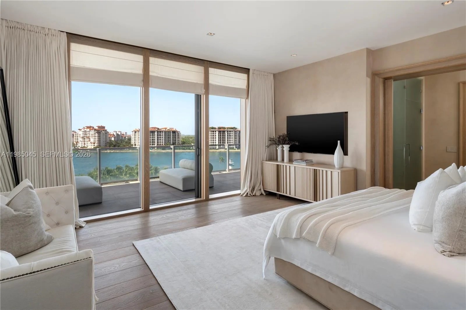 800 S Pointe Dr # 901, Miami Beach, FL 33139 photo 9