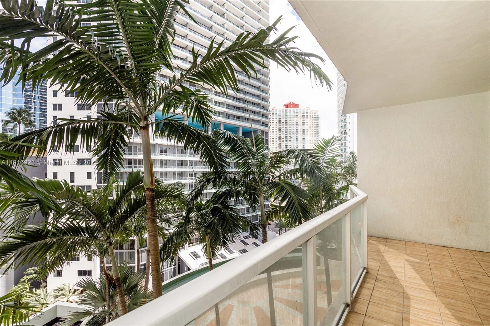 218 SE 14th St # 1006, Miami, FL 33131 photo 4