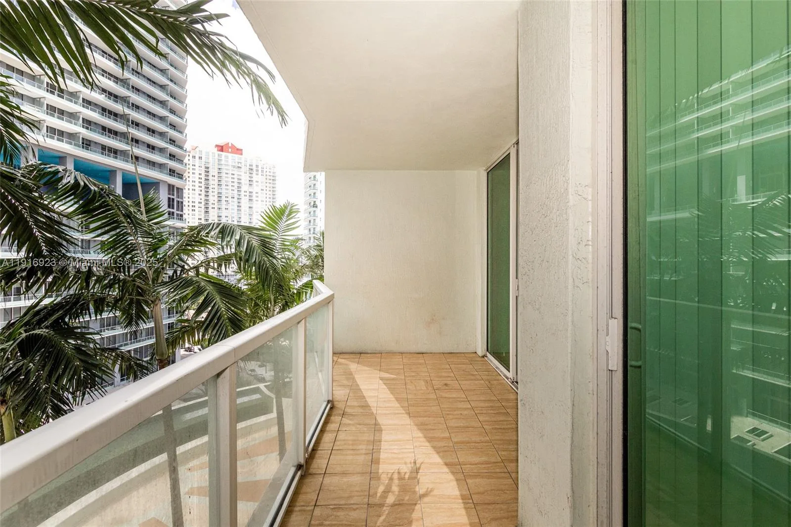 218 SE 14th St # 1006, Miami, FL 33131 photo 5
