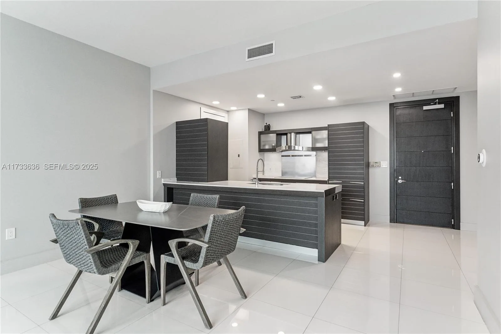 200 Biscayne Boulevard Way # 4912, Miami, FL 33131 photo 3