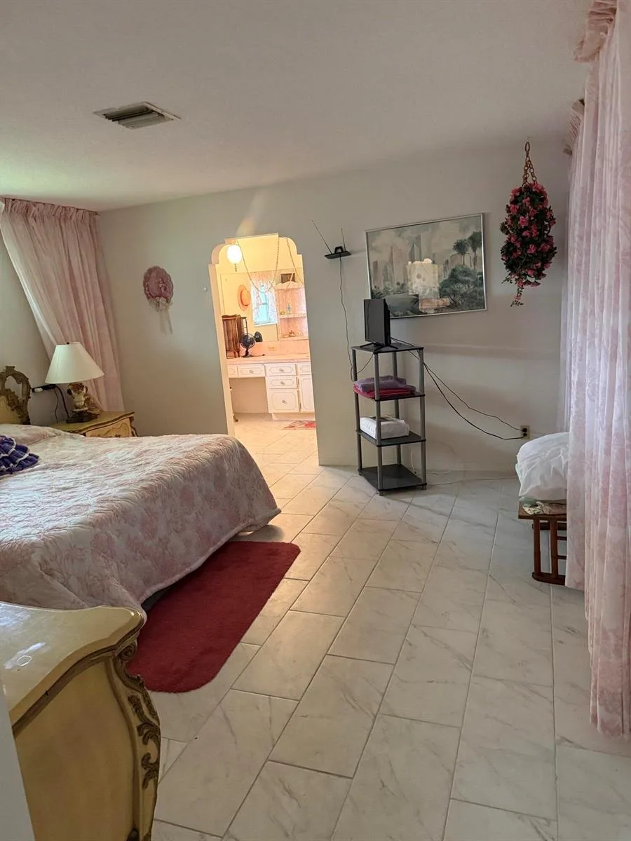 626 S Crescent Drive, Hollywood, FL 33021 photo 12