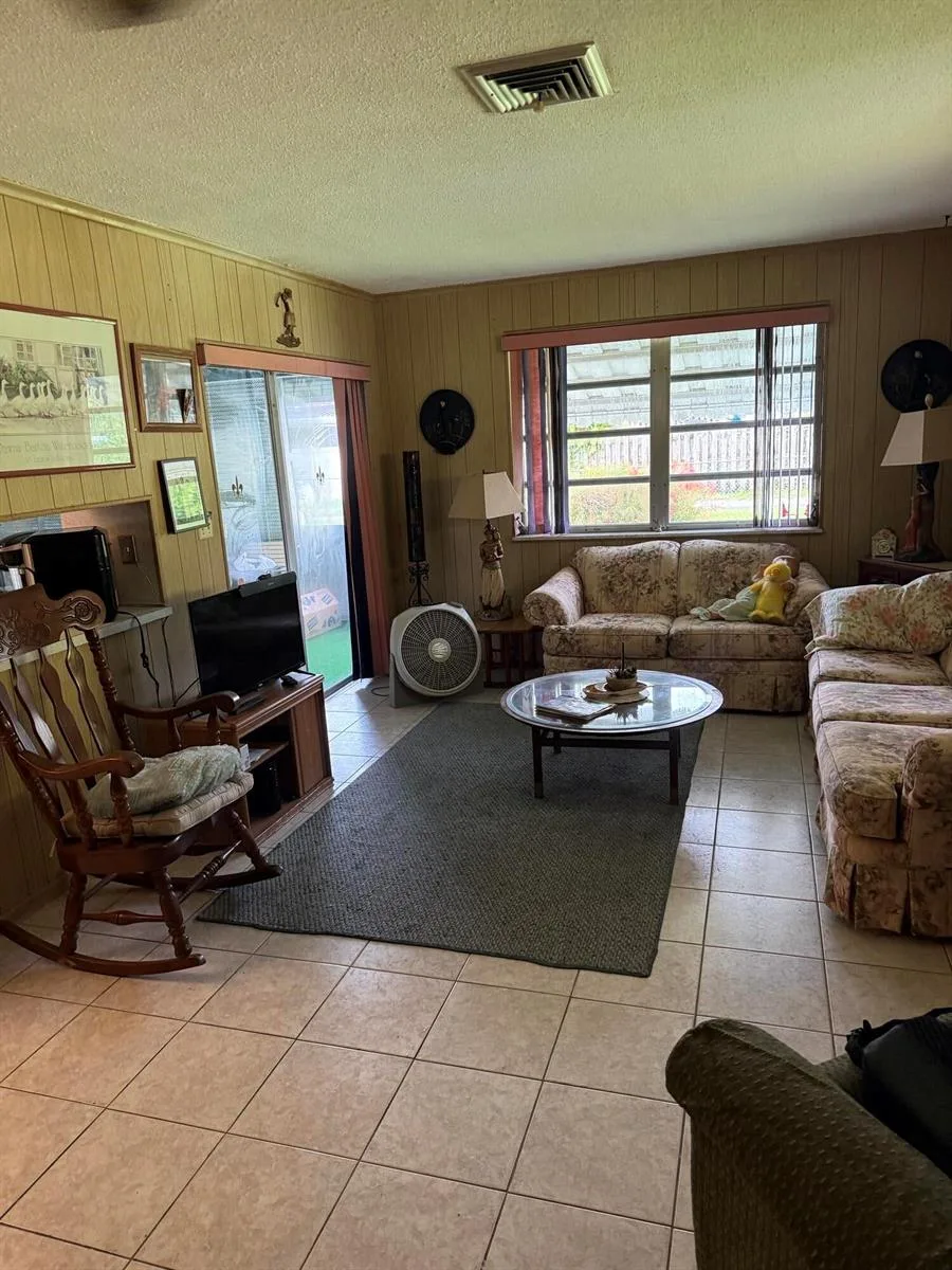 626 S Crescent Drive, Hollywood, FL 33021 photo 3